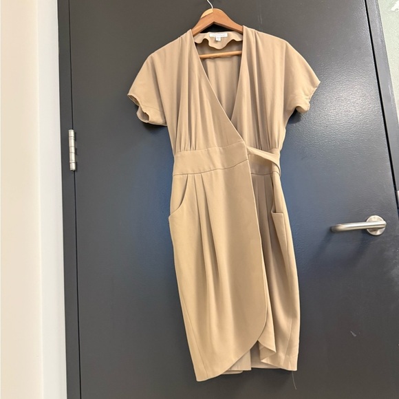 Judith and Charles size 0 wrap dress- fits closer to a 2-4 for tighter fit GUC - Picture 5 of 13